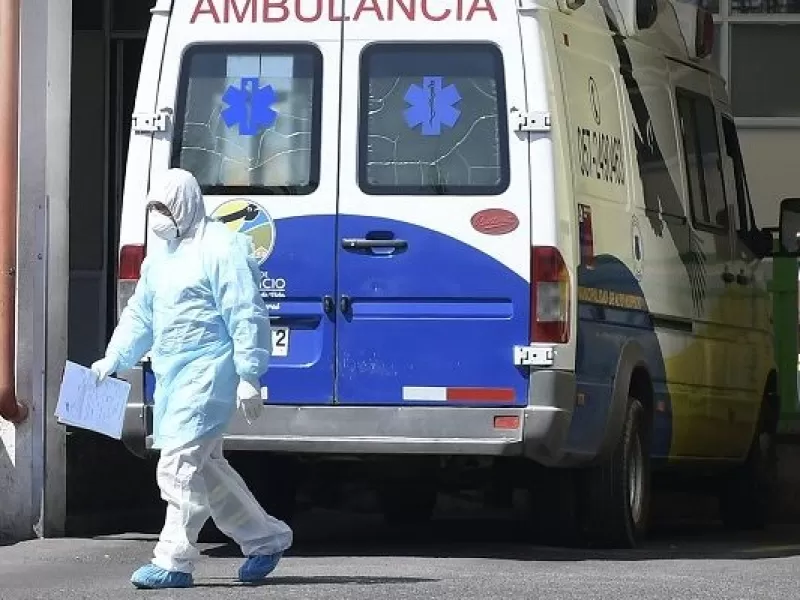 Académico confirma caída en tasa de contagio en Chile, pero advierte riesgo de "nueva normalidad"