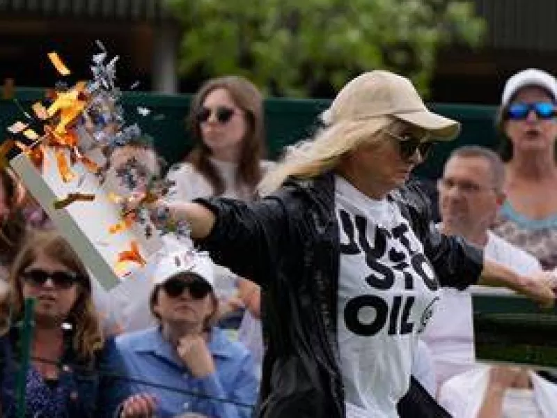 Activistas rompen protocolo en Wimblendon
