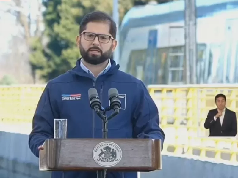 Boric: "Es un delito" Boric carga contra la justicia por la "grave" filtración del diputado Mellado