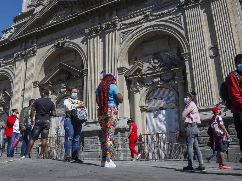 INE reporta aumento del desempleo entre extranjeros residentes en Chile y altos niveles de informalidad laboral