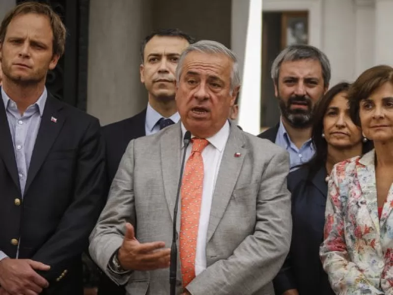 Reunión en La Moneda por tres casos de COVID-19: Gobierno asegura estar preparado para etapas 3 y 4