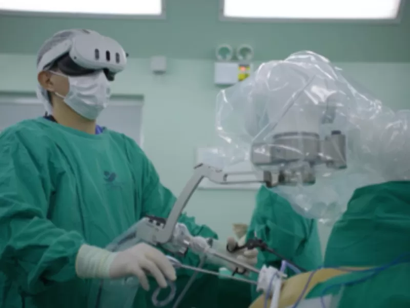 Tecnología médica chilena llega a Florida: Sistema de cirugía magnética debuta en hospital de Miami
