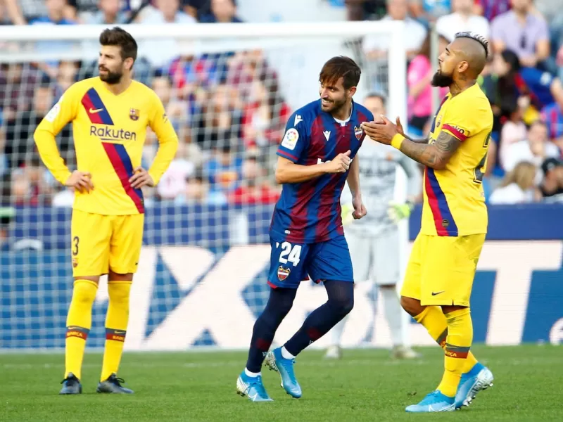 Vidal fue reemplazado: Levante sorprendió al Barcelona y lo frenó en seco en La Liga