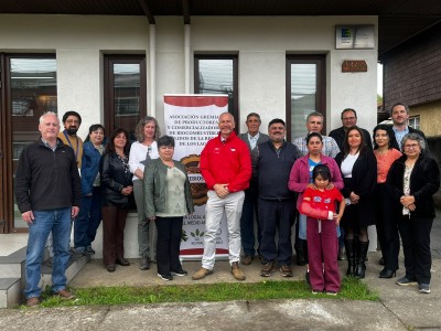 Productores y comerciantes de leña se capacitan para mejorar su producción en Los Lagos